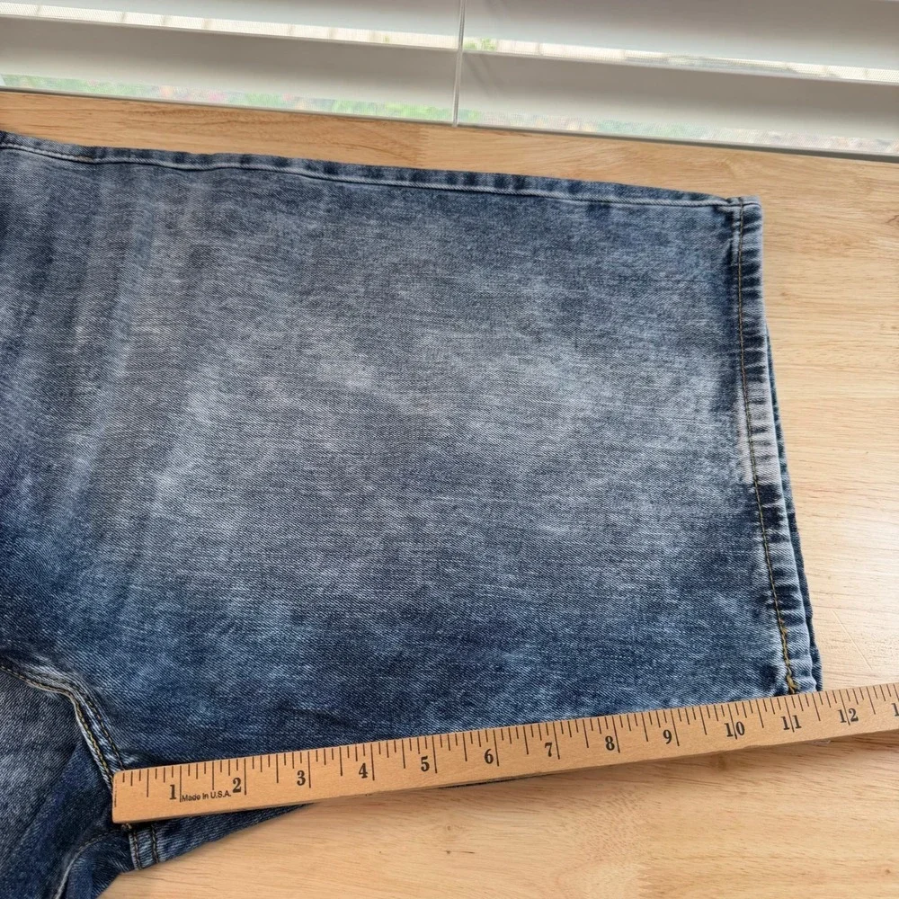 Levi's 569 Straight Shorts Men's Blue Denim Pockets Acid Wash Zip Fly - 38